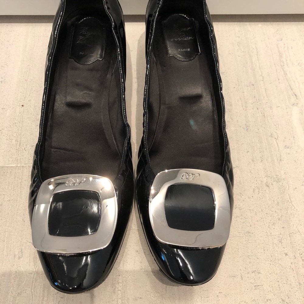 Roger Vivier Belle Flats. patent black leather 41
